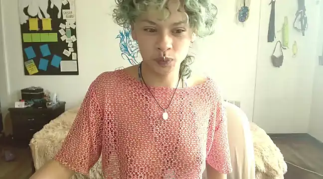 Snapshot of fenixmfx19 chatting on January 2, 9:18 pm fenixmfx19 online show from January 2, 9:18 pm