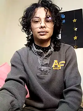 Snapshot of fenixmfx19 chatting on February 12, 1:11 am fenixmfx19 online show from February 12, 1:11 am