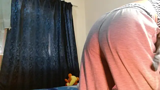 Snapshot of fenixmfx19 chatting on April 7, 7:03 pm fenixmfx19 online show from April 7, 7:03 pm