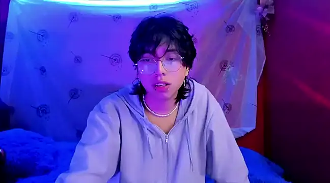 Snapshot of AnggelONfiree chatting on December 4, 7:17 am AnggelONfiree online show from December 4, 7:17 am