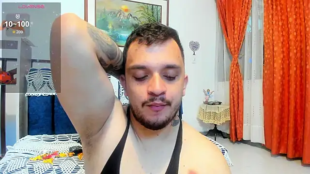 Snapshot of tony_landri chatting on February 18, 2:29 am tony landri online show from February 18, 2:29 am