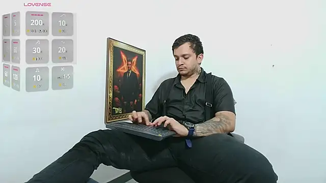 Snapshot of tony_landri chatting on July 12, 2:46 am tony landri online show from July 12, 2:46 am