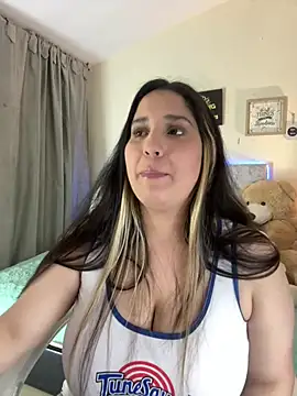 Snapshot of valentina_jonnes1 chatting on December 12, 3:10 am valentina jonnes1 online show from December 12, 3:10 am