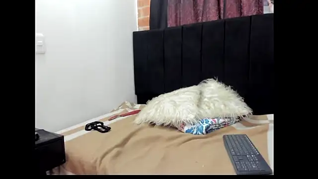 Snapshot of Evaaross_2345 chatting on January 10, 5:56 pm Evaaross 2345 online show from January 10, 5:56 pm