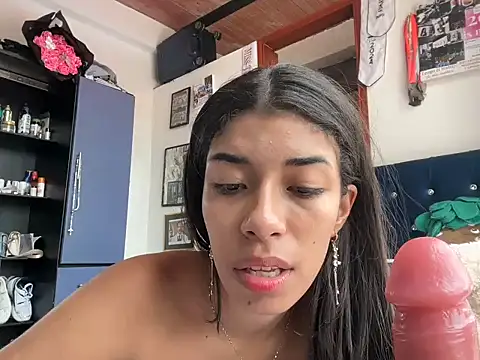 Snapshot of veronica-29 chatting on July 27, 3:52 pm veronica-29 online show from July 27, 3:52 pm