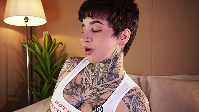 AliceShazaham  online show from April 15, 7:15 am