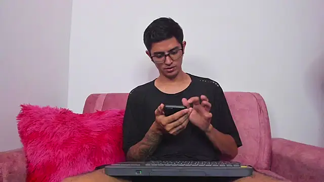 Snapshot of Ethan_Sai___ chatting on December 14, 12:11 am Ethan Sai    online show from December 14, 12:11 am