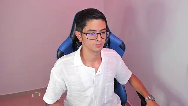 Snapshot of Ethan_Sai___ chatting on January 11, 9:15 pm Ethan Sai    online show from January 11, 9:15 pm