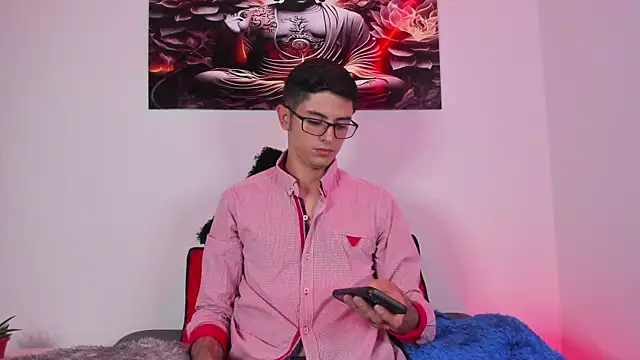 Snapshot of Ethan_Sai___ chatting on February 7, 8:31 pm Ethan Sai    online show from February 7, 8:31 pm