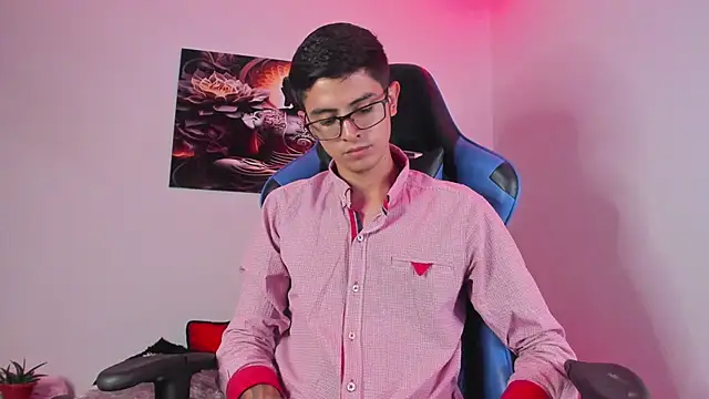 Snapshot of Ethan_Sai___ chatting on February 7, 11:45 pm Ethan Sai    online show from February 7, 11:45 pm