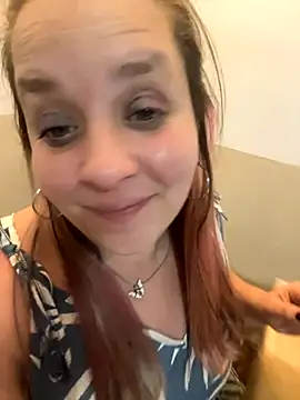 Snapshot of Popinasq chatting on November 8, 11:36 pm Popinasq online show from November 8, 11:36 pm