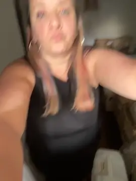 Snapshot of Popinasq chatting on November 11, 5:46 pm Popinasq online show from November 11, 5:46 pm