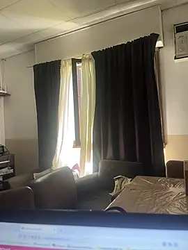 Snapshot of Popinasq chatting on February 17, 3:19 pm Popinasq online show from February 17, 3:19 pm