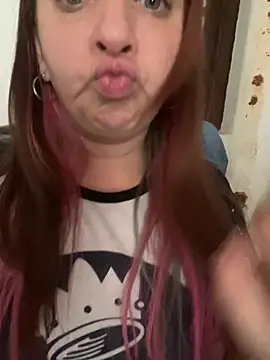 Snapshot of Popinasq chatting on April 5, 1:52 pm Popinasq online show from April 5, 1:52 pm