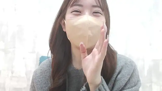 Snapshot of LOVE_MOMO_LOVE chatting on December 5, 11:49 am LOVE MOMO LOVE online show from December 5, 11:49 am