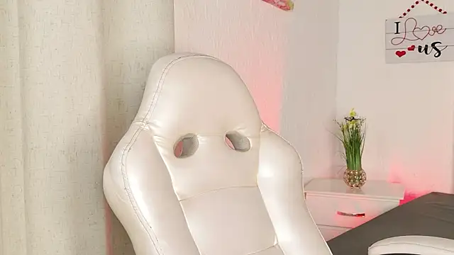 Riri Blonde10 online show from May 5, 1:30 pm