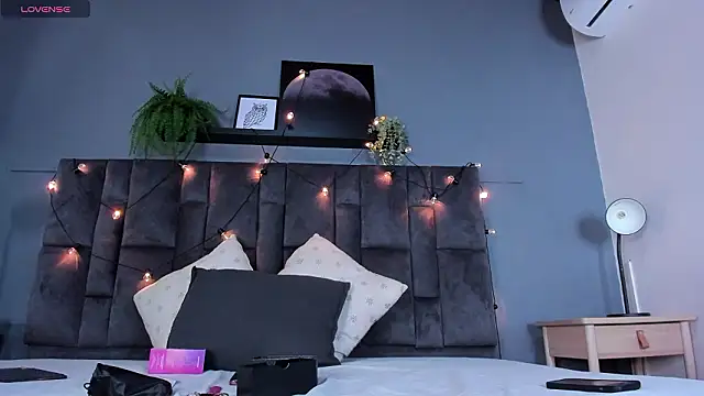 DulceAurora   online show from January 18, 11:25 am