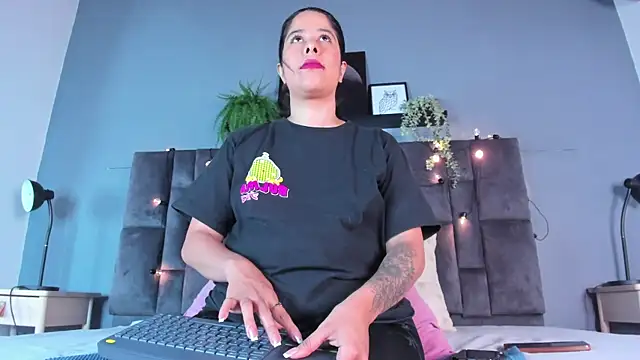 DulceAurora   online show from April 14, 2:50 am