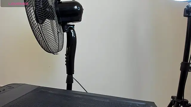 Snapshot of miaybabysone chatting on January 21, 6:43 am miaybabysone online show from January 21, 6:43 am