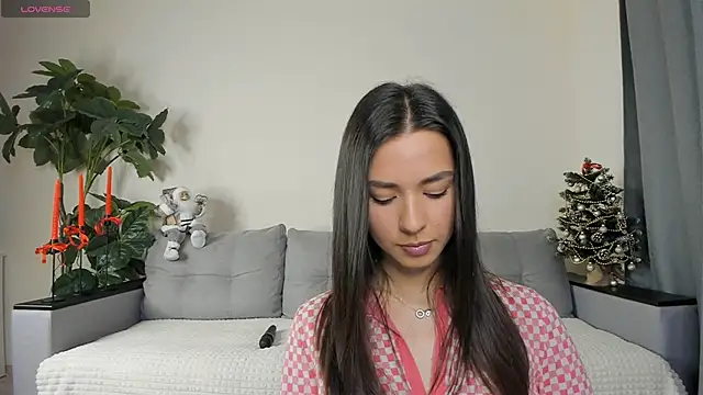 Snapshot of NicoleLuv chatting on December 25, 1:09 pm NicoleLuv online show from December 25, 1:09 pm