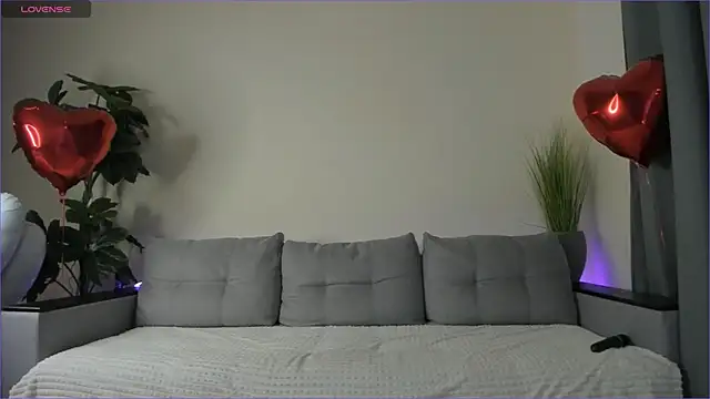 Snapshot of NicoleLuv chatting on February 19, 4:11 pm NicoleLuv online show from February 19, 4:11 pm