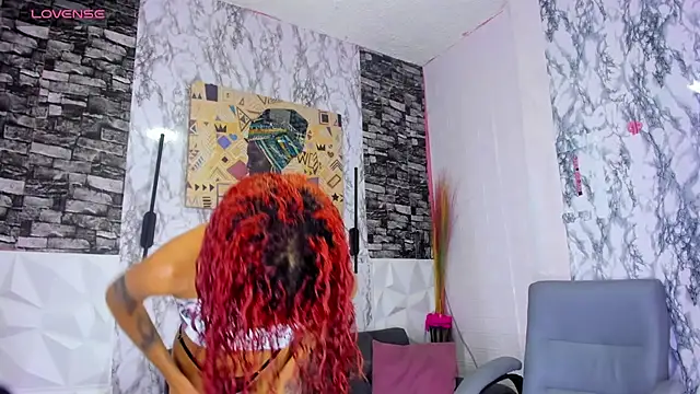 Snapshot of Queen_Cuarxxo chatting on November 14, 11:35 pm Queen Cuarxxo online show from November 14, 11:35 pm