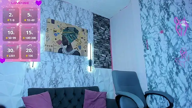 Snapshot of Queen_Cuarxxo chatting on February 18, 11:22 pm Queen Cuarxxo online show from February 18, 11:22 pm