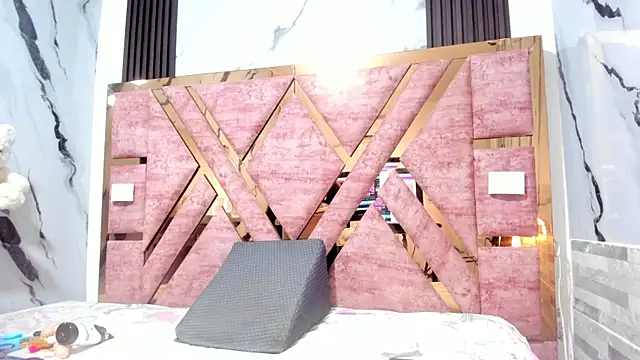 mia alvares online show from November 28, 11:46 am