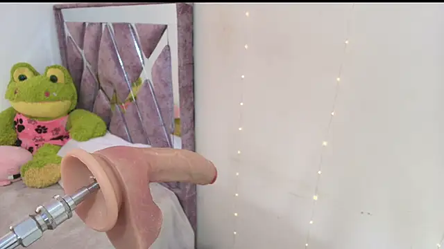 Snapshot of sweety_mariann1 chatting on May 5, 9:23 pm sweety mariann1 online show from May 5, 9:23 pm