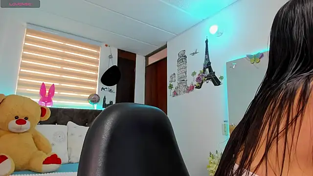 Snapshot of Luxxur69 chatting on April 17, 5:05 pm Luxxur69 online show from April 17, 5:05 pm