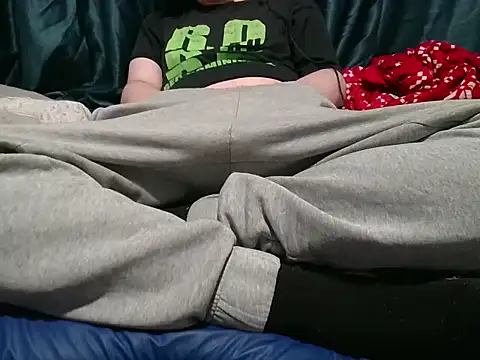 krissraw online show from October 31, 3:40 am