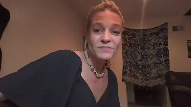 AddieAssets online show from December 5, 8:55 am