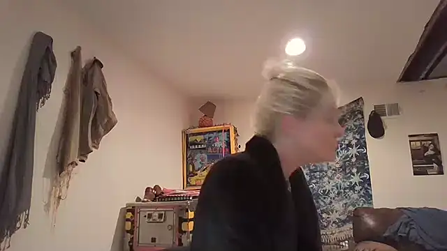 AddieAssets online show from December 12, 5:42 am