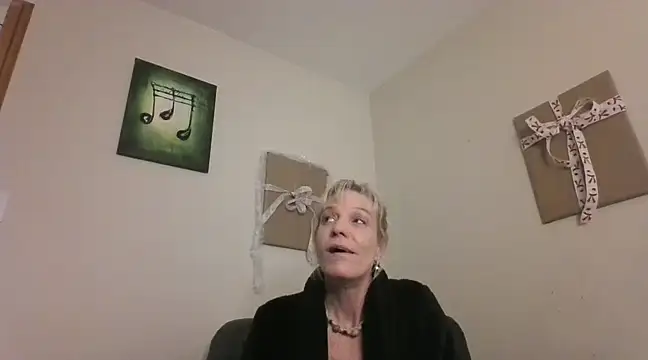 AddieAssets online show from December 23, 7:28 am