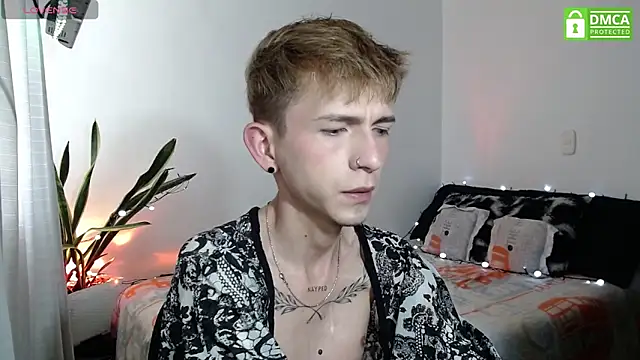 smallgiant27 online show from November 19, 8:42 pm