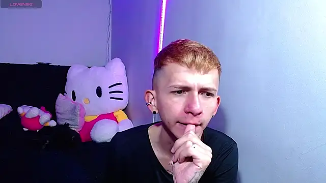 smallgiant27 online show from December 19, 7:21 pm