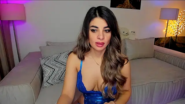 Snapshot of Queenofyouredreams chatting on February 11, 12:49 am Queenofyouredreams online show from February 11, 12:49 am