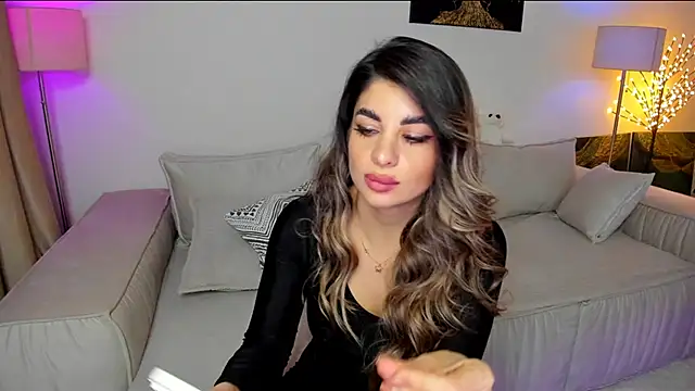 Snapshot of Queenofyouredreams chatting on February 23, 3:24 am Queenofyouredreams online show from February 23, 3:24 am