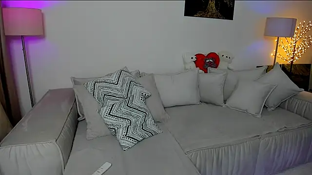 Snapshot of Queenofyouredreams chatting on March 8, 3:50 am Queenofyouredreams online show from March 8, 3:50 am