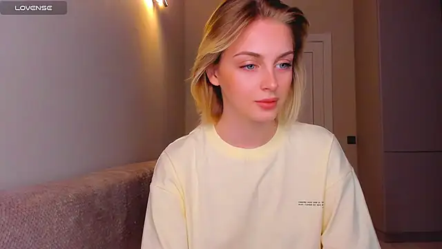 Snapshot of pretty_girlnextdoor chatting on December 5, 6:00 pm pretty girlnextdoor online show from December 5, 6:00 pm