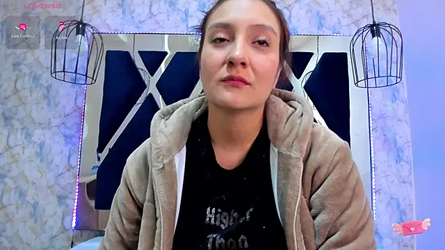 Snapshot of _alaia_collway_ chatting on December 3, 11:44 am alaia collway online show from December 3, 11:44 am