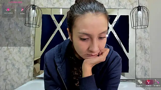 Snapshot of _alaia_collway_ chatting on December 5, 11:49 am alaia collway online show from December 5, 11:49 am