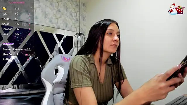 Snapshot of _alaia_collway_ chatting on December 13, 11:45 am alaia collway online show from December 13, 11:45 am
