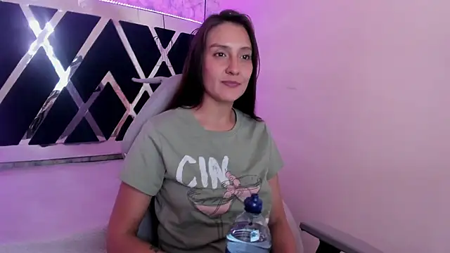 Snapshot of _alaia_collway_ chatting on February 3, 3:17 pm alaia collway online show from February 3, 3:17 pm