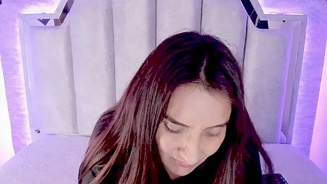 Snapshot of _alaia_collway_ chatting on February 8, 5:50 pm alaia collway online show from February 8, 5:50 pm