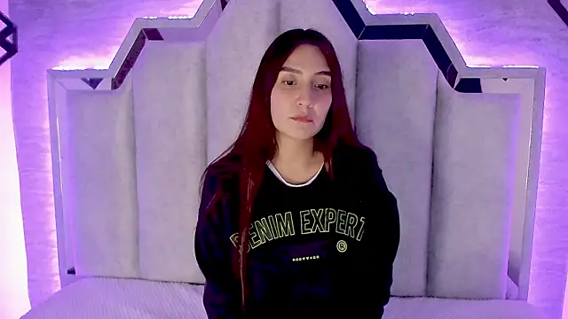 Snapshot of _alaia_collway_ chatting on February 11, 2:57 pm alaia collway online show from February 11, 2:57 pm