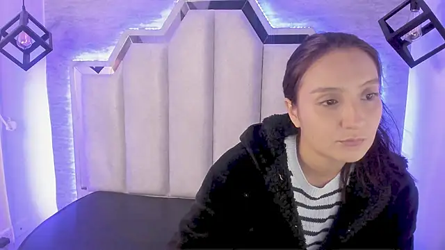 Snapshot of _alaia_collway_ chatting on March 7, 12:12 pm alaia collway online show from March 7, 12:12 pm