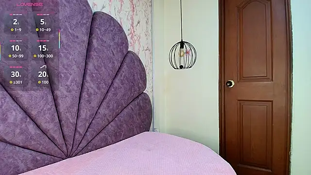 Snapshot of _alaia_collway_ chatting on April 30, 12:11 pm alaia collway online show from April 30, 12:11 pm
