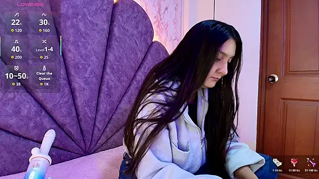 Snapshot of _alaia_collway_ chatting on May 8, 12:21 pm alaia collway online show from May 8, 12:21 pm