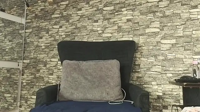 alondrabigtits online show from November 22, 12:37 pm